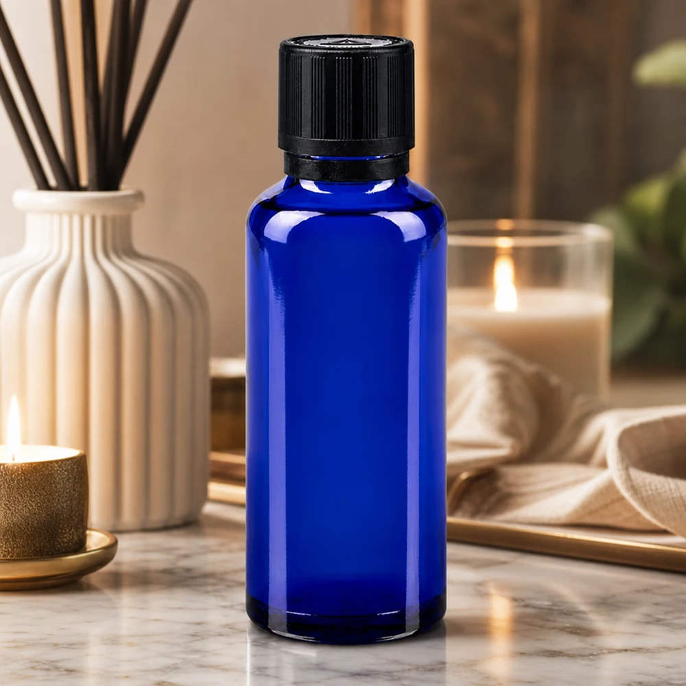 Blaue 30ml Tropfflasche aus Glas mit 1mm Einsatz und schwarzem KiSi-Verschluss Seitenansicht