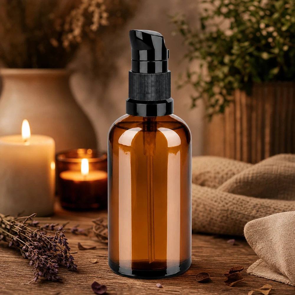 100ml láhev s pumpičkou černá standardní uzávěr BrownLine UT18/100 Kompakte 100ml Reiseflasche braun mit auslaufsicherem schwarzen Pumpverschluss