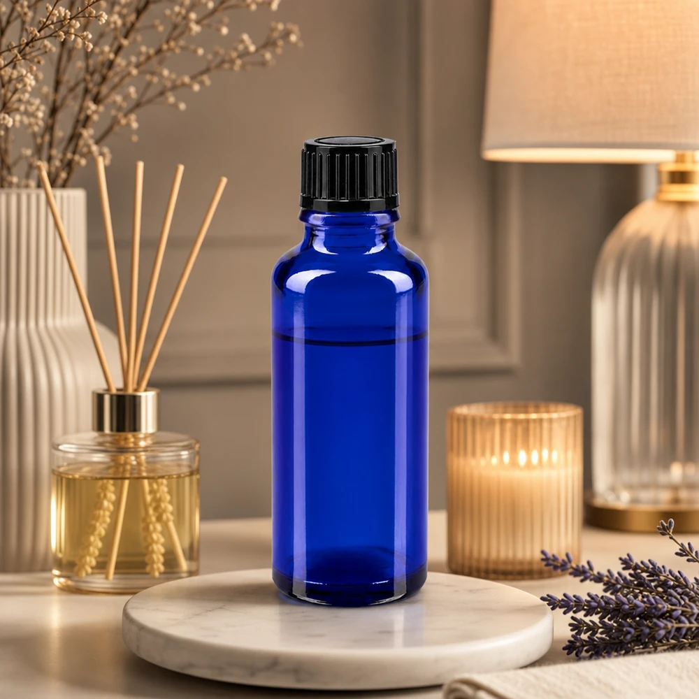 Lékárenská láhev modrá 30ml kapací uzávěr 1mm černý standardní Dunkelblaue Pharmaflasche 30ml mit schwarzem Verschluss in elegantem Wellness-Ambiente