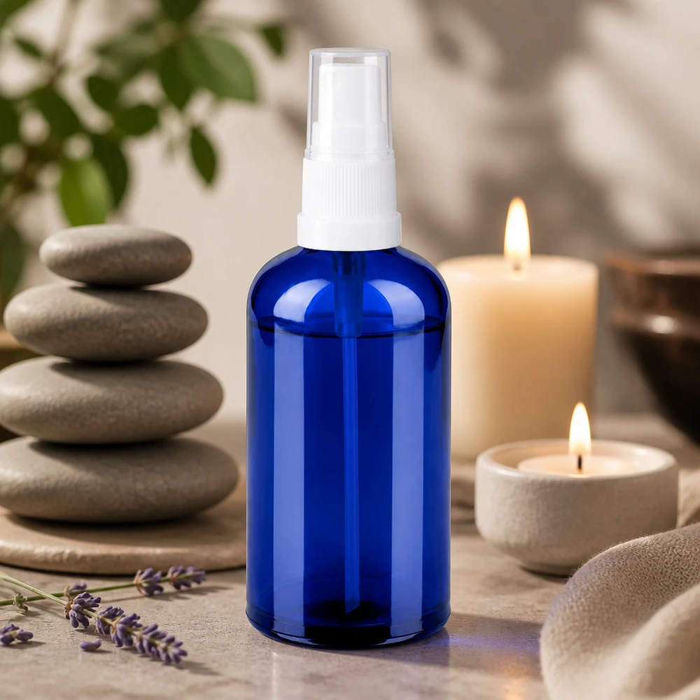 Stilvolle 100ml Glasflasche mit Zerstäuber in zeitloser blauer Optik für Beauty Produkte
