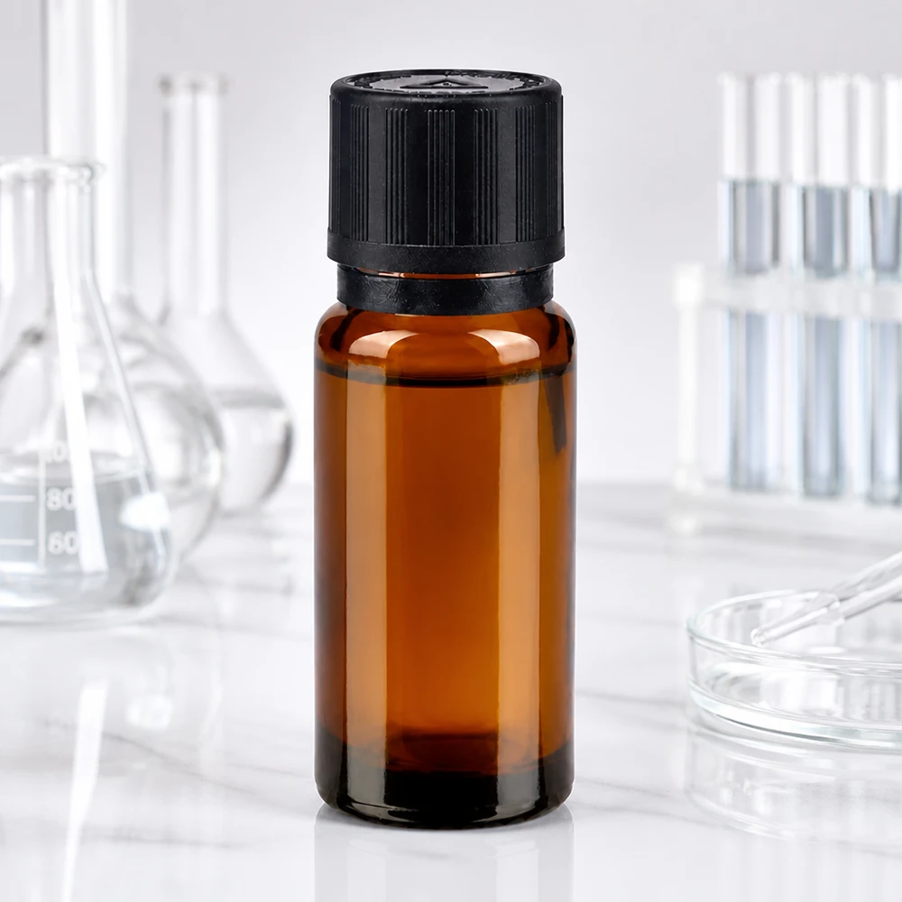 Lékárenská láhev hnědá 10ml kapací uzávěr nalévací kroužek 1mm černý dětská pojistka slepý výstražný symbol nedovolená manipulace s uzávěre 10ml Braunglasfläschchen mit schwarzem Dosierverschluss zwischen Laborglasgeräten