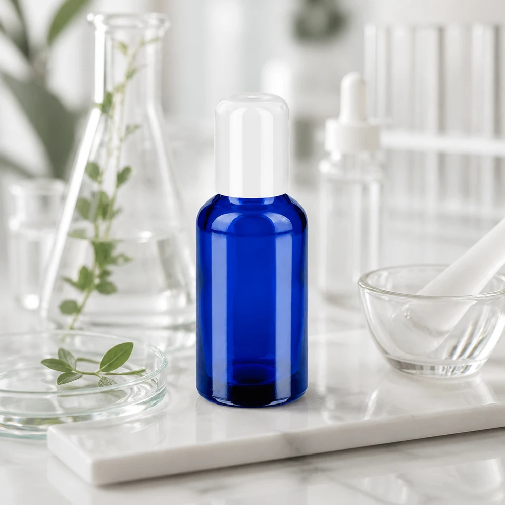30ml roll-on lahvička bílá standardní uzávěr BlueLine UT18/30 Praktische 30ml Glasflasche BlueLine Serie mit tropffreiem Roll-On Auftrag für unterwegs