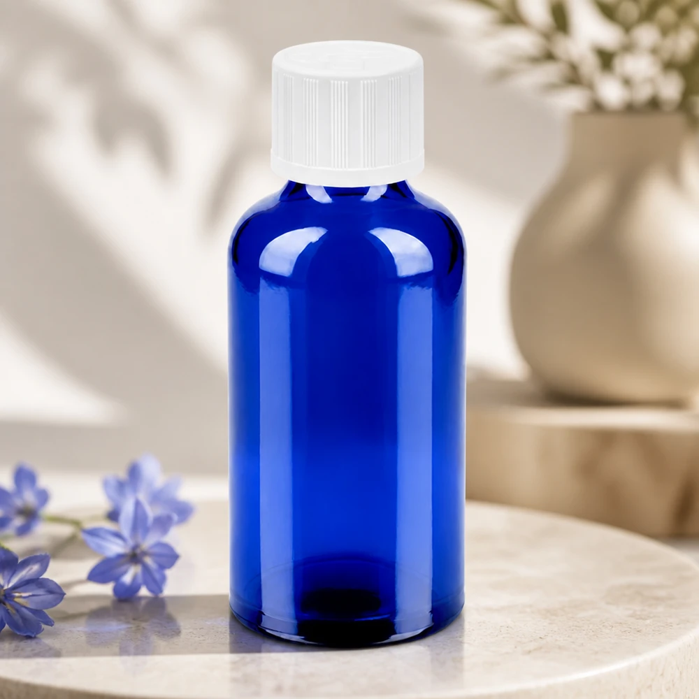 50ml láhev 11mm šroubovací uzávěr bílý standardní odolný proti otevření dětmi BlueLine UT18/50 Premium 50ml Flasche SV-Verschluss in strahlendem Kobaltblau für anspruchsvolle Anwender