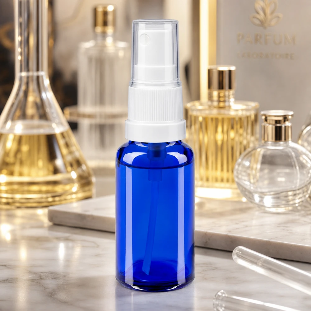 Kompakte 20ml blaue Glas-Sprühflasche für Kosmetik und Parfum mit weißem Pumpkopf