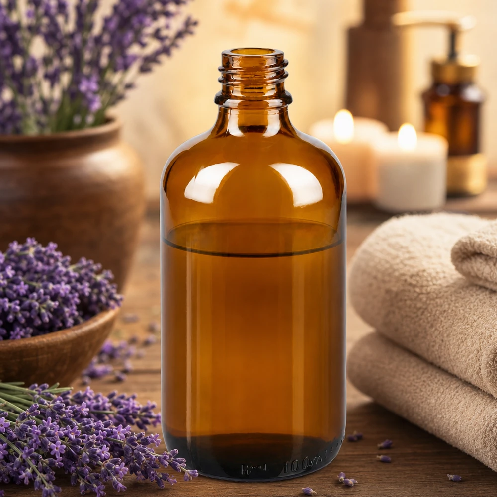 Lahvička s kapátkem 100 ml DIN 18 z jantarového skla 100ml braune Glasflasche ApoGlas mit Lavendel und Handtüchern in entspannender Spa-Atmosphäre
