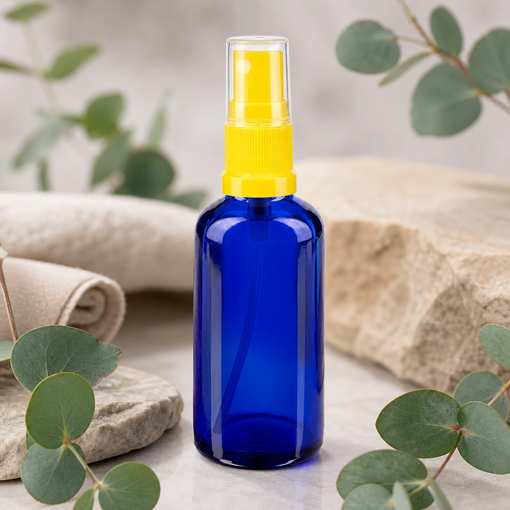 Nachfüllbare 50ml Blauglasflasche mit gelbem Feinzerstäuber für ätherische Öle