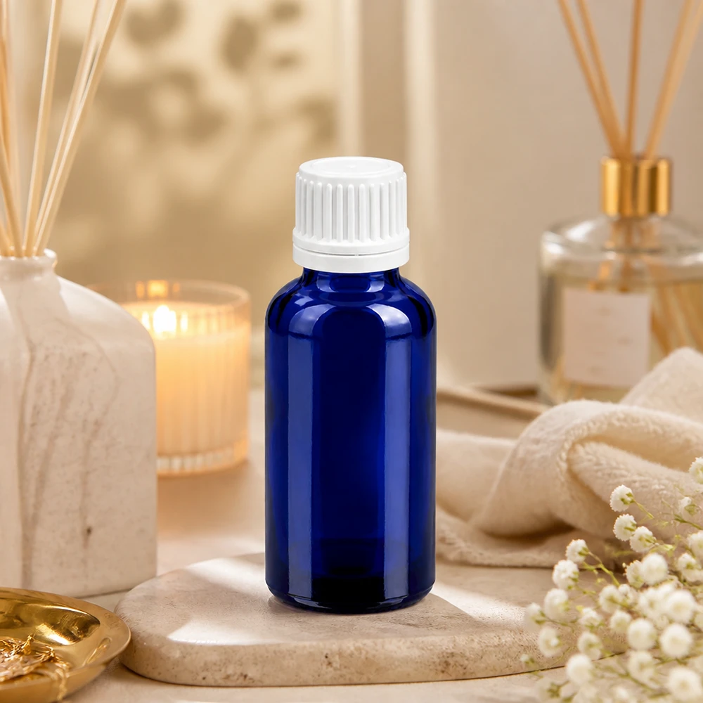 30ml láhev 11mm šroubovací uzávěr bílý uzávěr s ochranou proti manipulaci BlueLine UT18/30 Robuste 30ml Glasflasche in Apothekerqualität mit weißem Verschluss für präzise Dosierung
