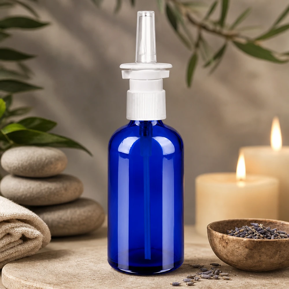 100ml lahvička na nosní sprej černá bílá/průhledná standardní uzávěr BlueLine UT18/100 Langlebige 100ml Sprayflasche mit UV-Schutz durch blaues Glas und präzisem Sprühkopf