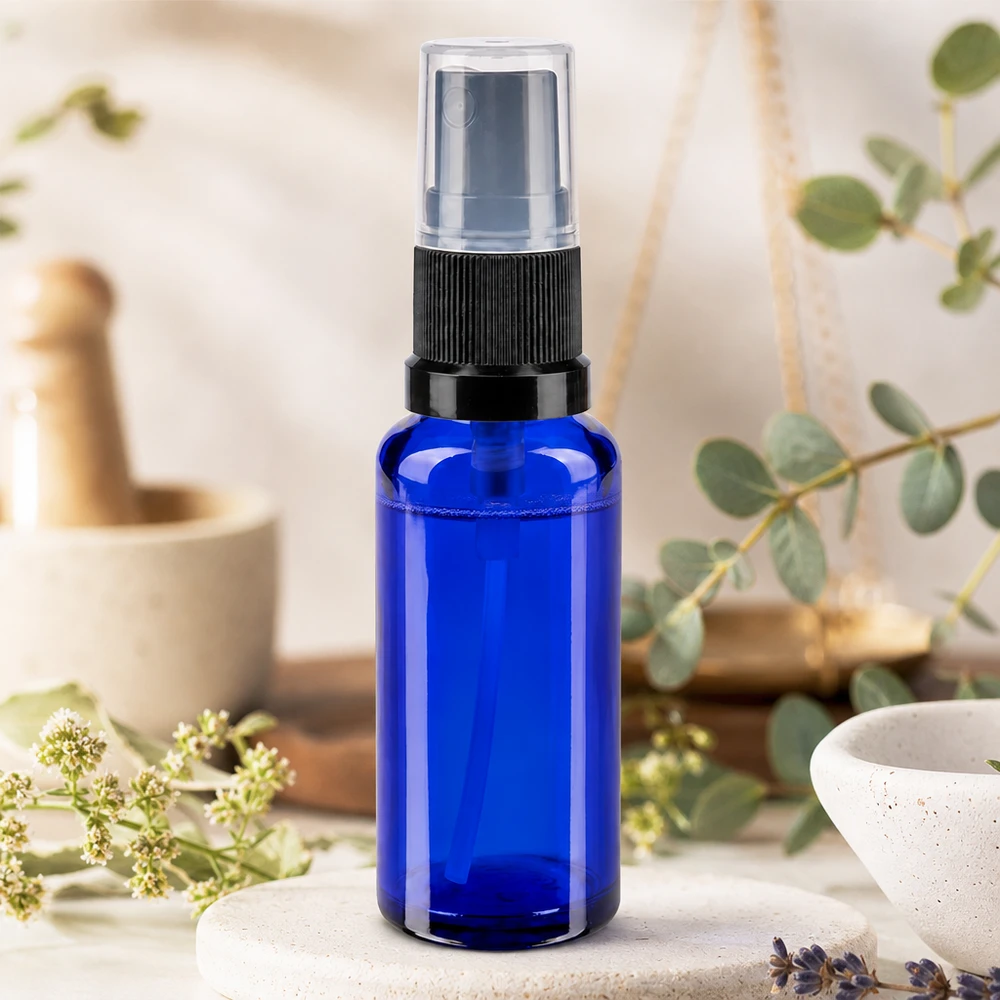 Blaue 30ml Glassprayflasche Standard mit schwarzem Sprühaufsatz für Hydrolate und Gesichtswasser