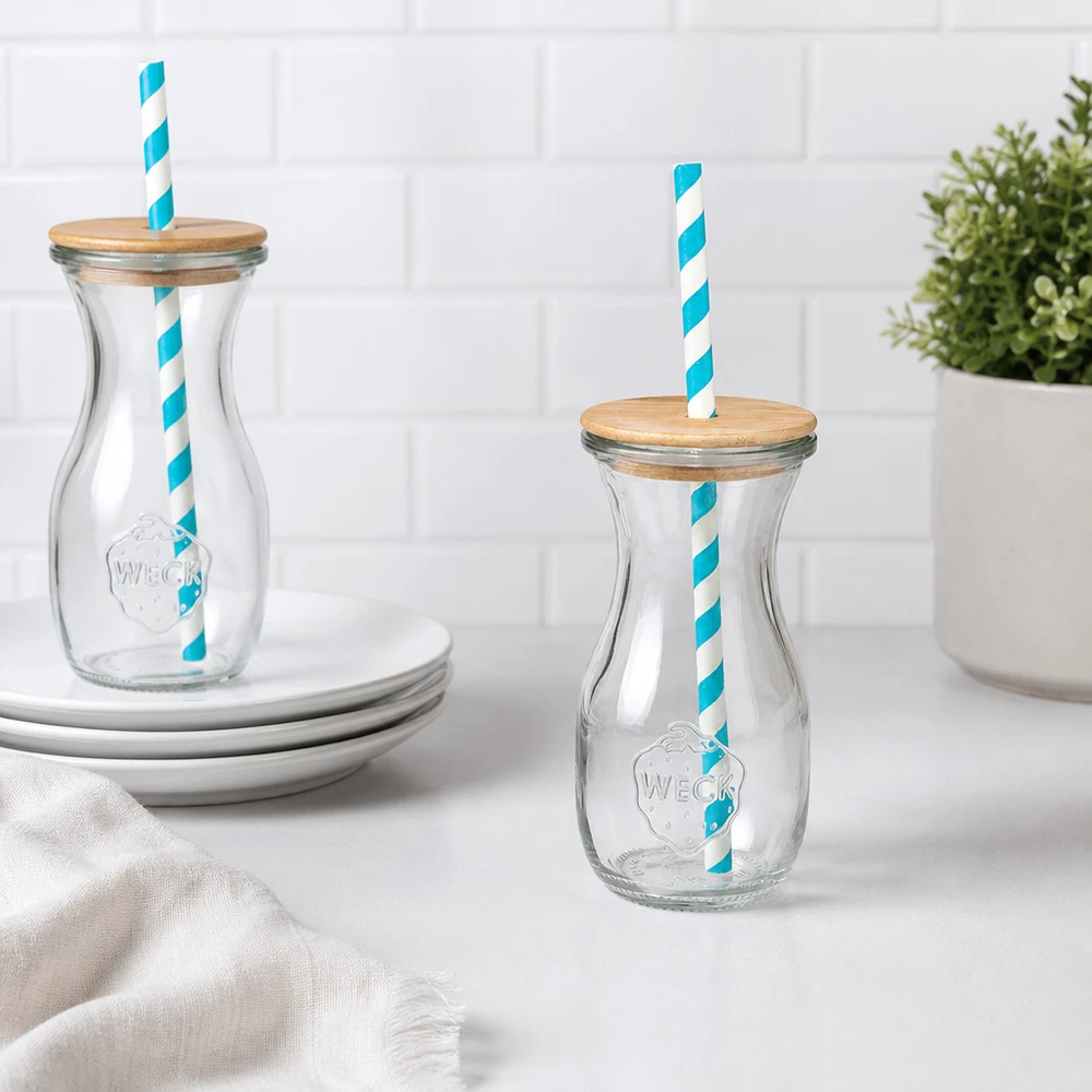2 WECK Glasflaschen 290ml Holzdeckel türkis-weiße Öko-Strohhalme Küchendeko weiße Fliesen Teller Pflanze