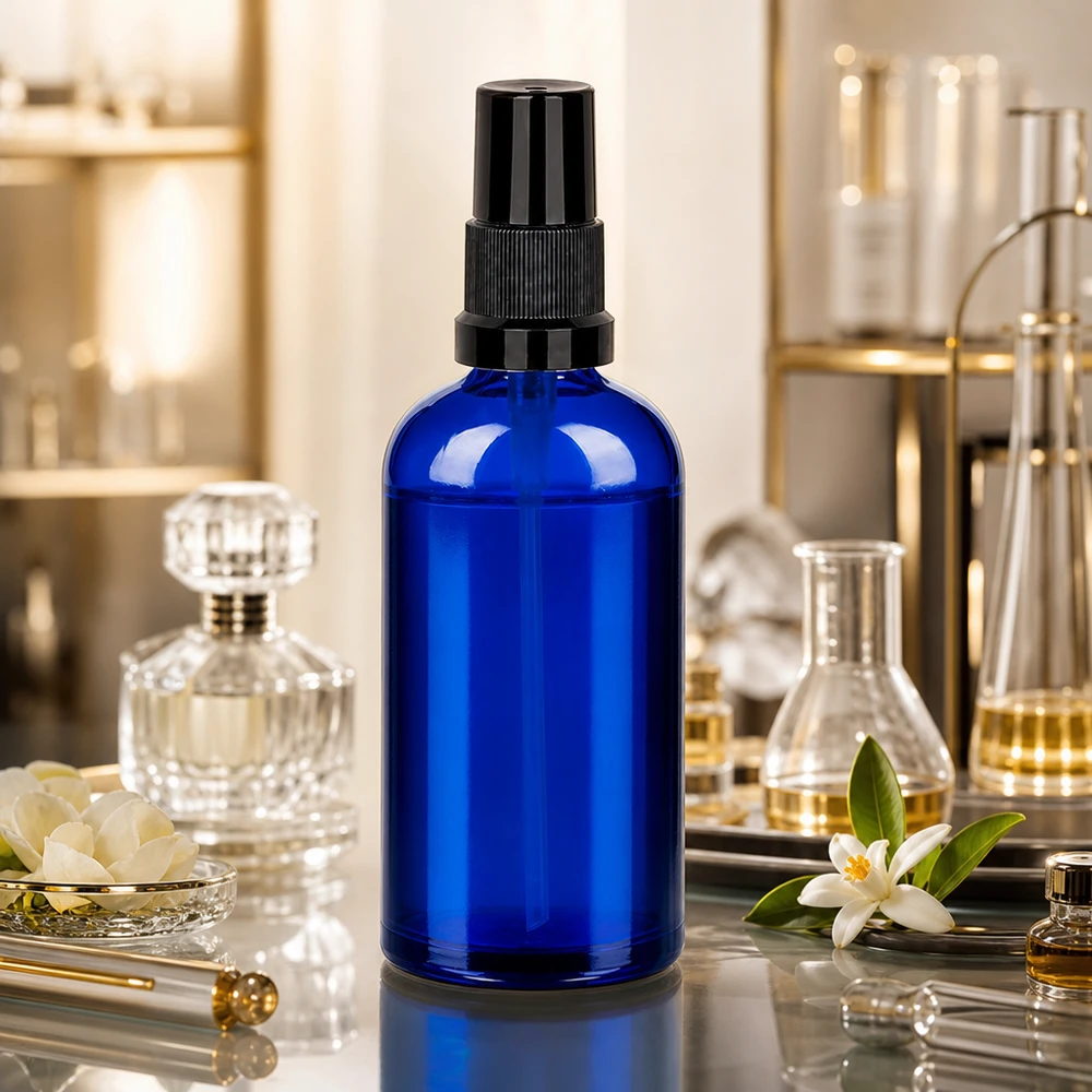 Kompakte BlueLine Glassprayflasche 100ml - ergonomischer schwarzer Sprühaufsatz für einfache Handhabung