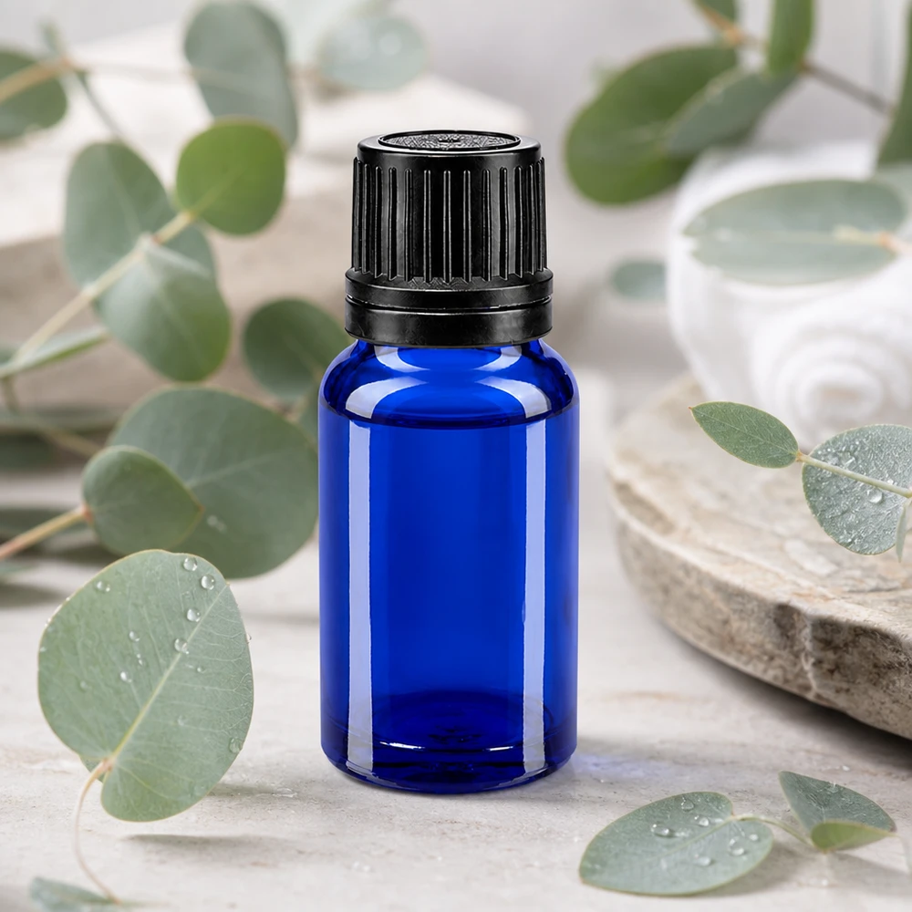 Lékárenská lahvička modrá 10ml kapací uzávěr nalévací kroužek 1mm černý uzávěr proti neoprávněné manipulaci. Blaue Tropfflasche aus hochwertigem Apothekenglas 10ml mit schwarzem Sicherheitsverschluss lichtgeschützt