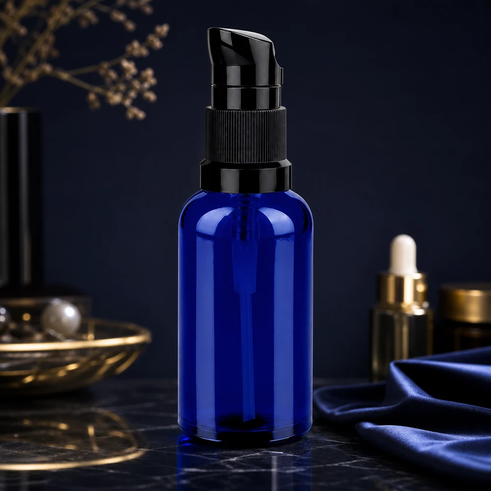 Professionelle 50ml Glasflasche blau mit schwarzer Pumpe STD BlueLine UT18/50 für hygienische Dosierung