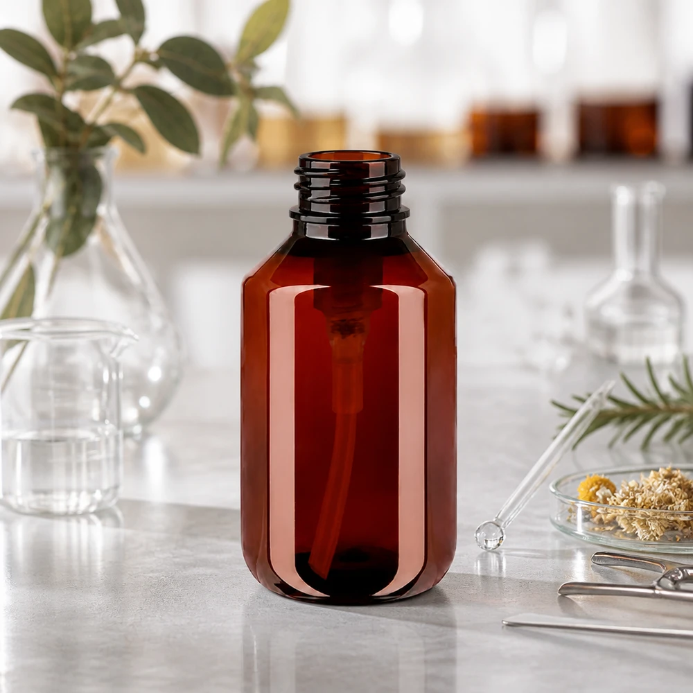 PET láhev 100ml s dávkovací pumpičkou bílá UV-schützende PET Flasche 100ml bernsteinfarben mit Gewindeöffnung für weisse Dispenserpumpe