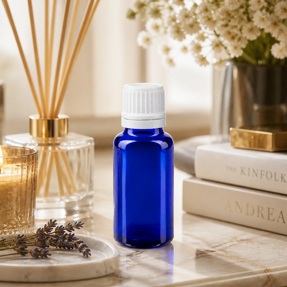 Dunkelblaue 20ml Tropfflasche aus Apothekenglas mit weißem 11mm Verschluss für Laboranwendungen