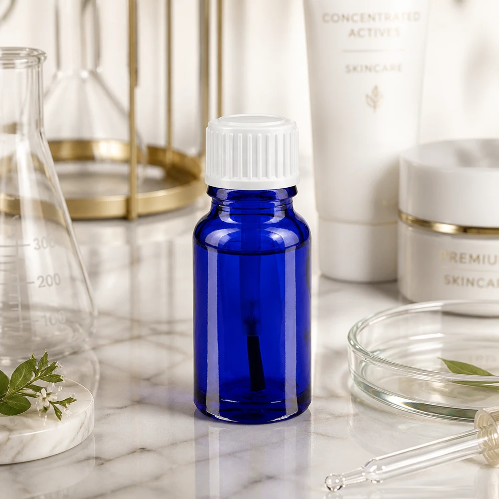 Lékárenská lahvička modrá 10ml šroubovací uzávěr bílá kartáčová Blaue Tropfflasche 10ml Borosilikatglas mit weißem Verschluss lichtgeschützte Aufbewahrung
