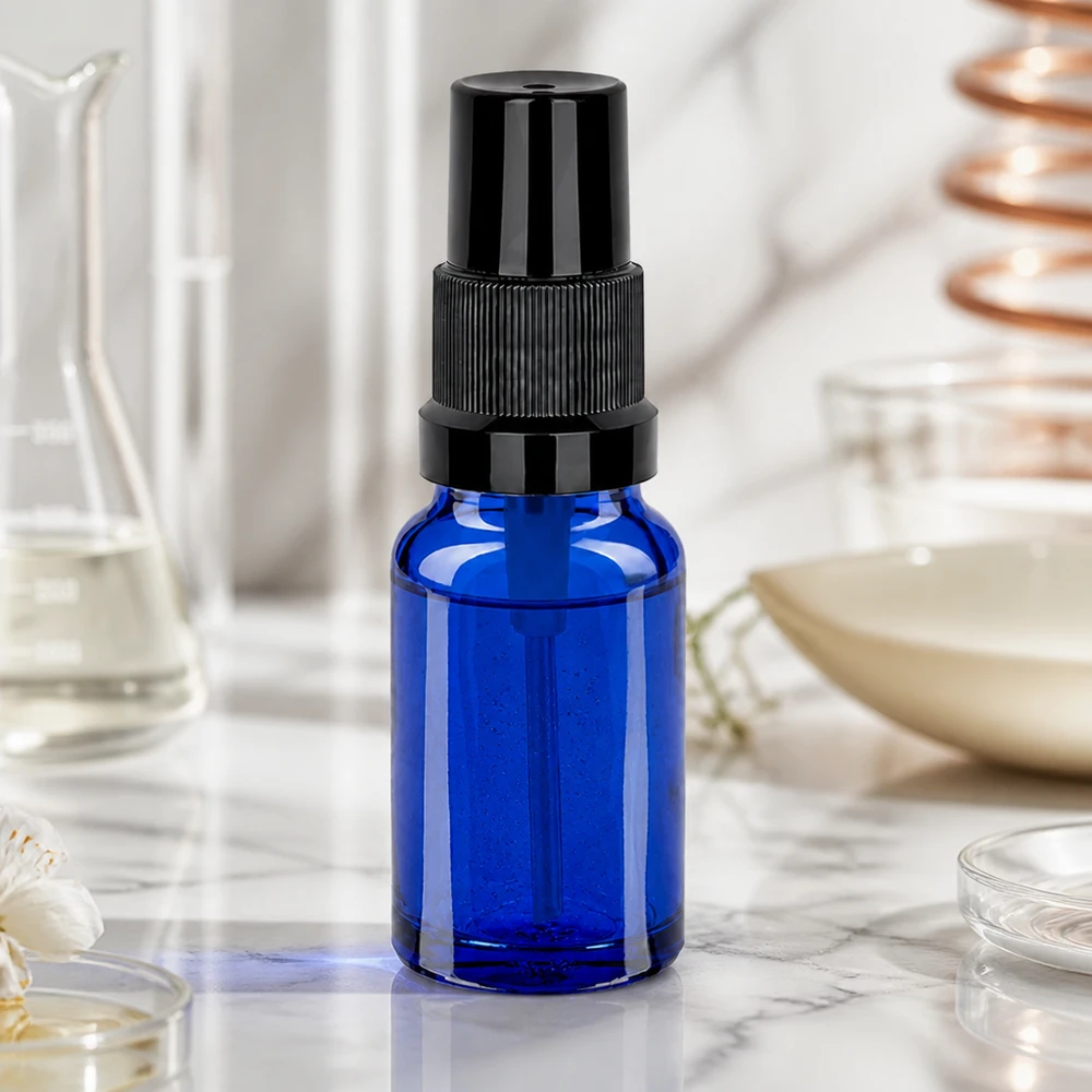 10ml Sprayflasche STD BlueLine UT18/10 mit UV-schützendem blauen Glas und langlebigem Sprühmechanismus