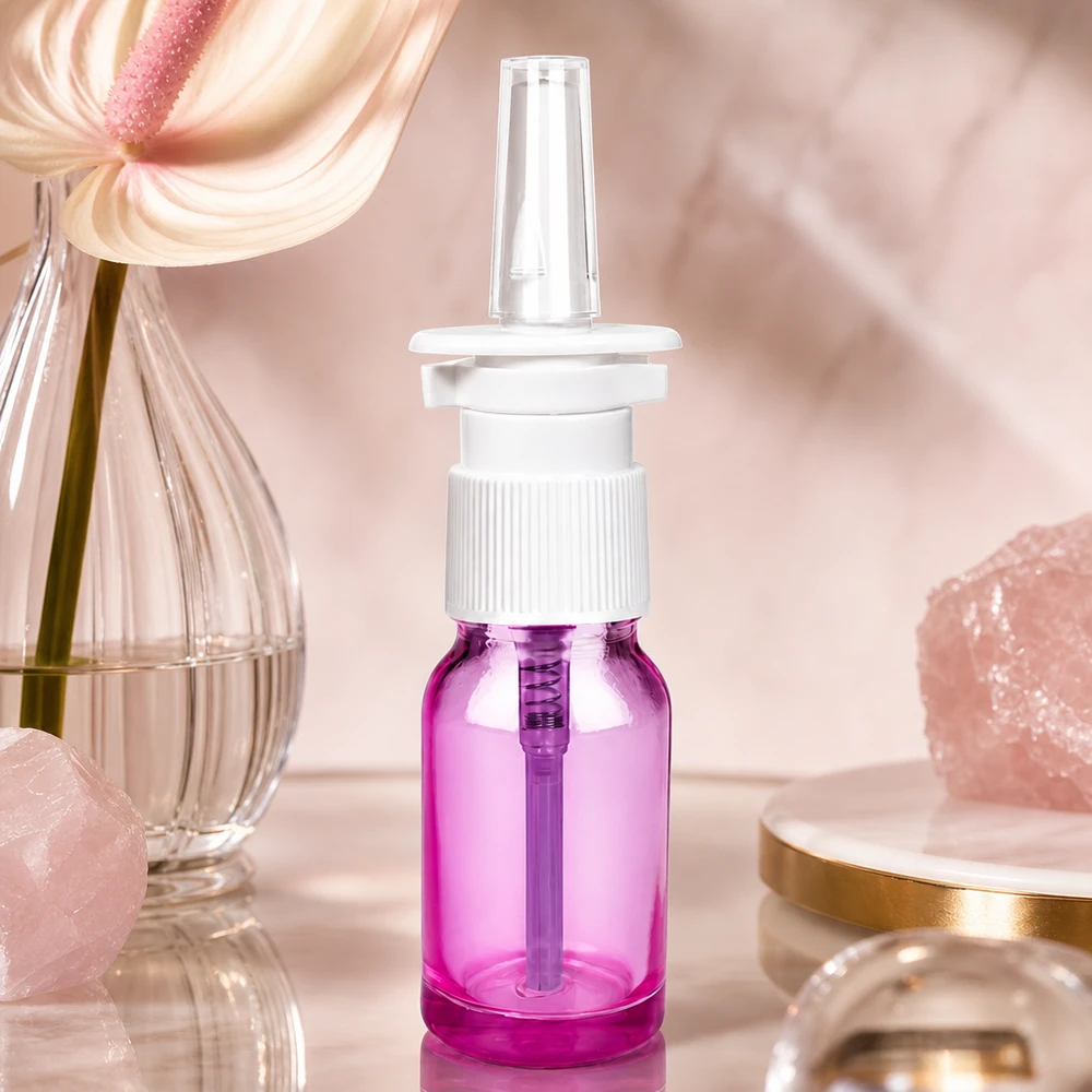 10ml lahvička s nosním rozprašovačem PurpleLine bílá/transparentní standard. UT18/10 Professionelle 10ml Nasensprayflasche violett transparent mit weißem Pumpverschluss für Kliniken