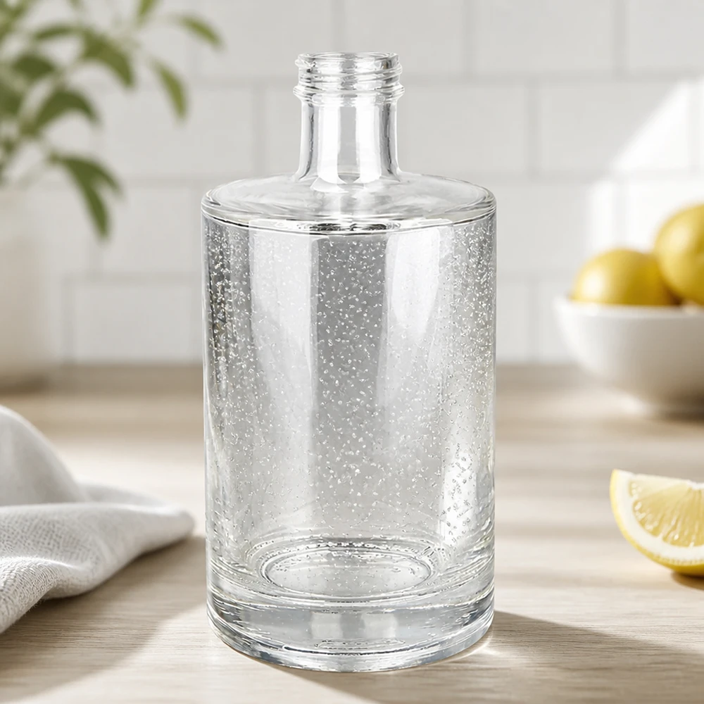 500ml Glasflasche Sam UNiTWIST Gewindehals Detailansicht Küchensetting mit Zitronen und weißem Hintergrund