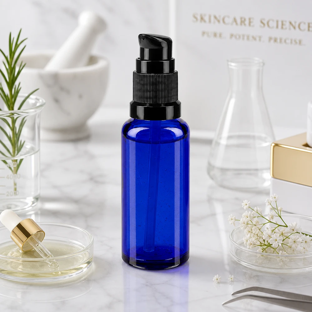 Lékárenská láhev modrá 30ml pumpovací uzávěr černý standardní UV-Schutzglas 30ml Pumpflasche in Blau mit schwarzem Kopf für Kosmetikprodukte
