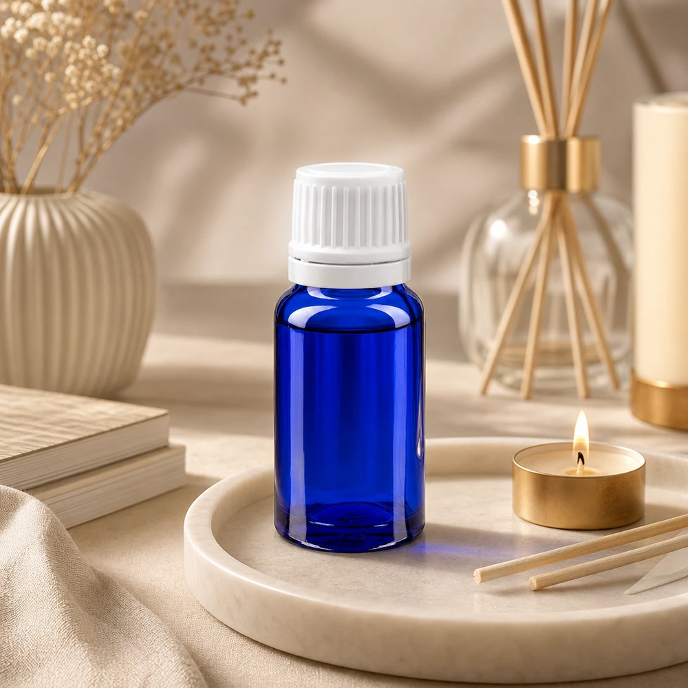 Lékárenská lahvička modrá 10ml kapací uzávěr 1,2mm bílý uzávěr s pojistkou proti manipulaci. Lichtschützende blaue Glasflasche 10ml mit Tropfeinsatz für Pharmazie und Naturkosmetik