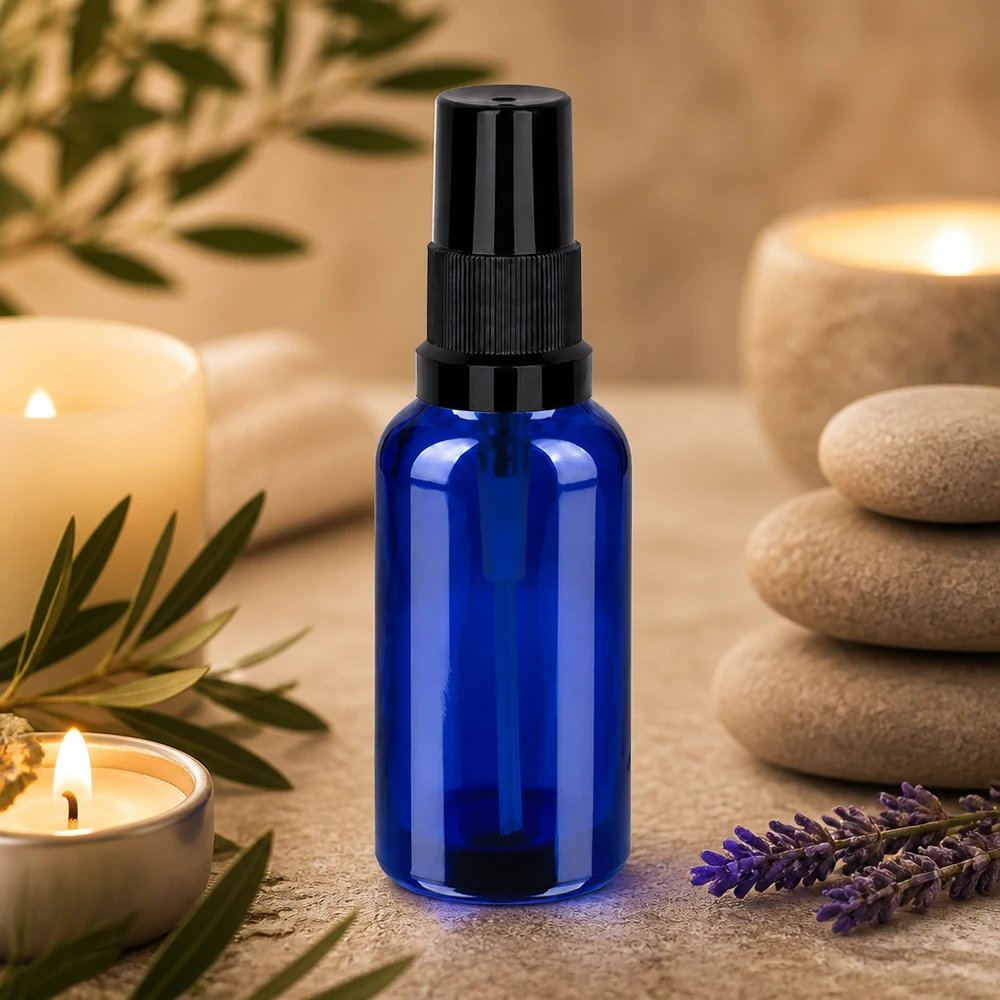 30ml lahvička s rozprašovačem černá standardní uzávěr BlueLine UT18/30 Vielseitige 30ml blaue Glasflasche mit praktischem Sprühaufsatz für verschiedene Flüssigkeiten