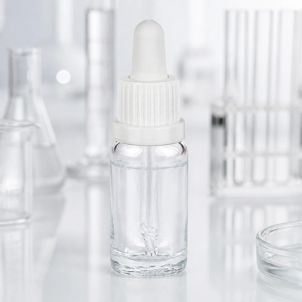 10ml pipetovací lahvička bílá s uzávěrem ClearLine UT18/10, který je zajištěn proti manipulaci. Medizinische Tropfflasche 10ml Weißverschluss ClearLine Serie für präzise Dosierung