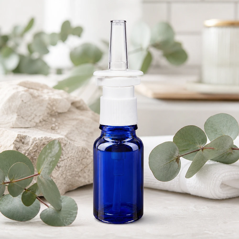 Lékárenská lahvička modrá 10ml nosní rozprašovač bílá standardní Apothekenglas-Nasensprayflasche 10ml in Kobaltblau für lichtempfindliche Nasenspray-Formulierungen