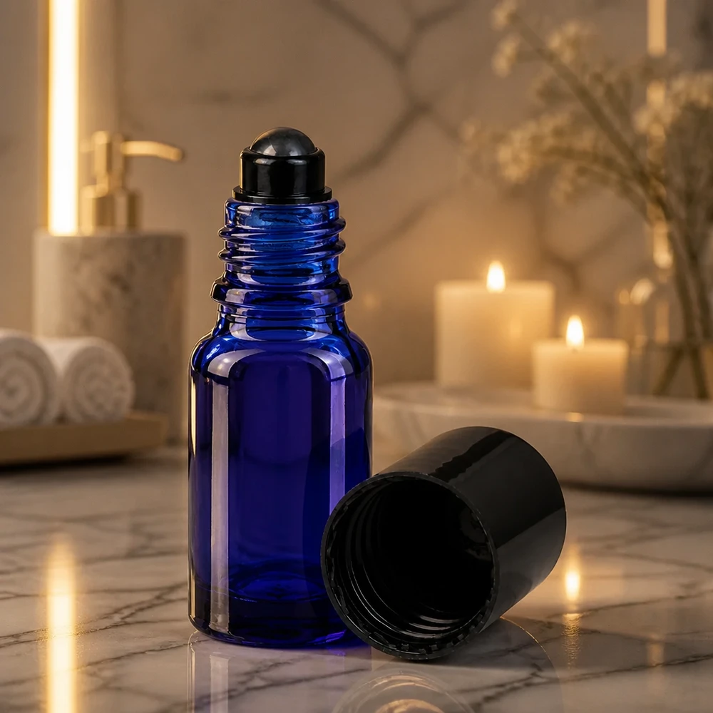 Lékárenská lahvička modrá 10ml roll-on černá uzávěr Kompakte 10ml blaue Glasflasche mit schwarzem Roller für Reisegröße Körperpflege Produkte