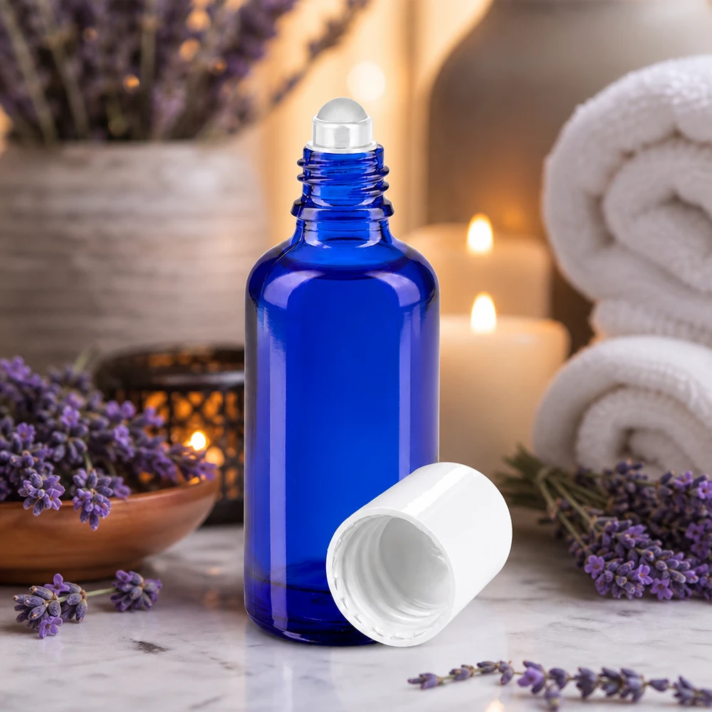 Lékárenská lahvička modrá 50ml roll-on uzávěr bílý Blaue Rollerflasche 50ml aus Apothekenglas mit weißem STD-Deckel für Kosmetik und Wellness
