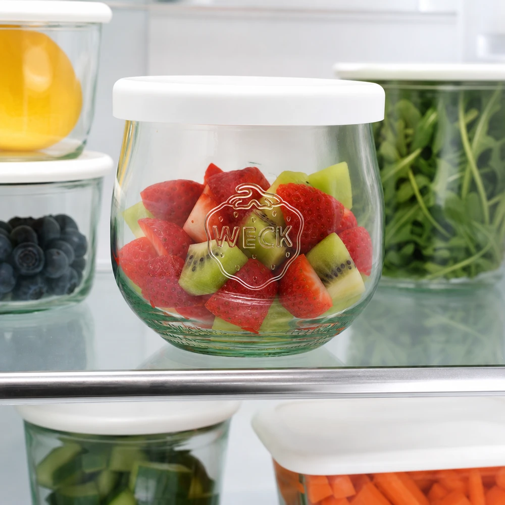 WECK Tulpenglas 370ml mit Obstsalat im Kühlschrank weißer Silikondeckel Meal Prep Frischhaltung Vorratsglas