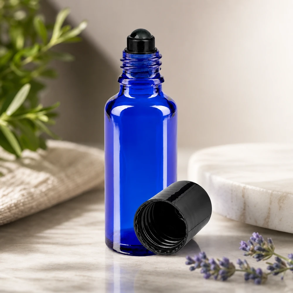 Lékárenská lahvička modrá 30ml roll-on s černým uzávěrem Nachfüllbare kobaltblaue 30ml Glasroller Flasche mit schwarzem Schraubverschluss und Lavendel