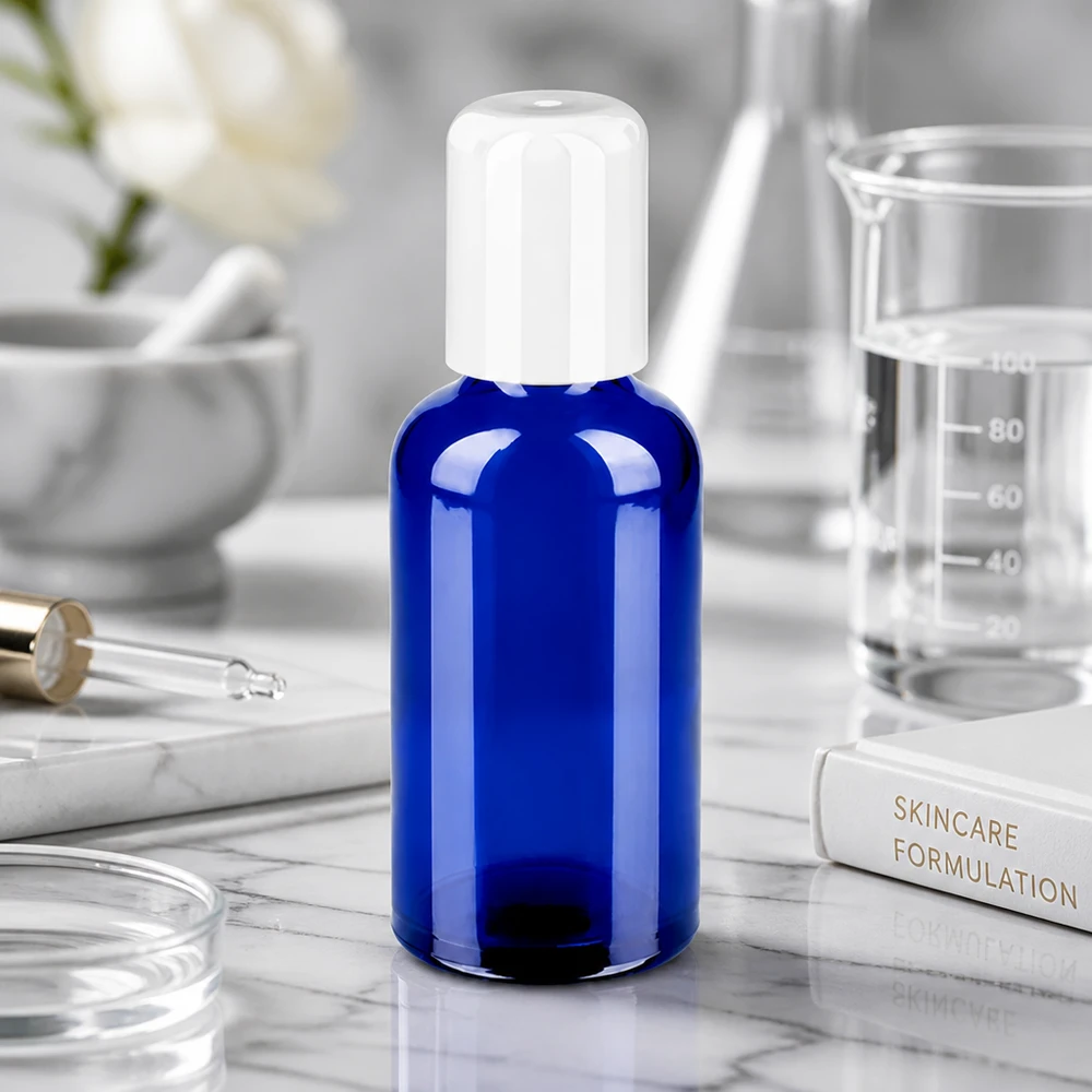 Blaue Apothekerflasche 50ml mit Roll-On Funktion für hygienische und kontrollierte Wirkstoff-Anwendung