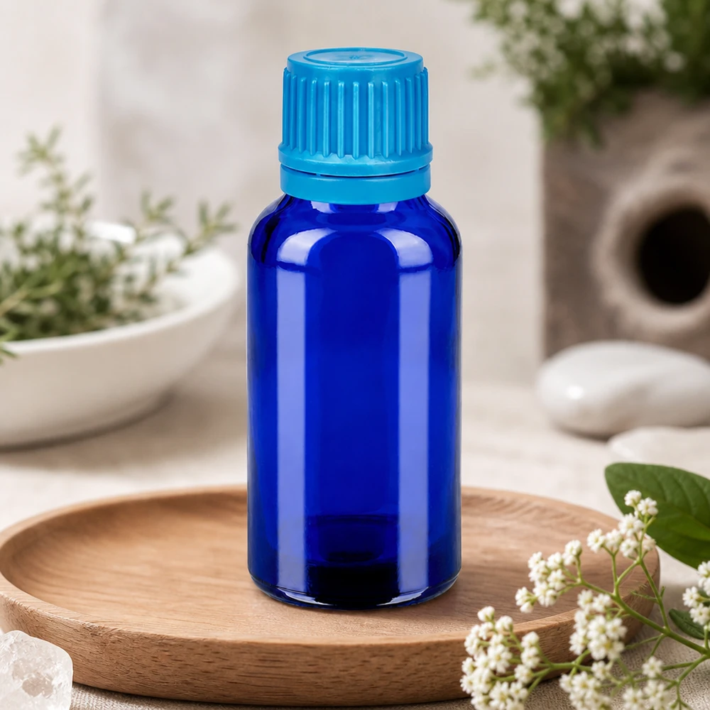 Stilvolle Kobaltflasche 30ml mit matter Oberfläche für diskrete Aufbewahrung in Bad und Küche