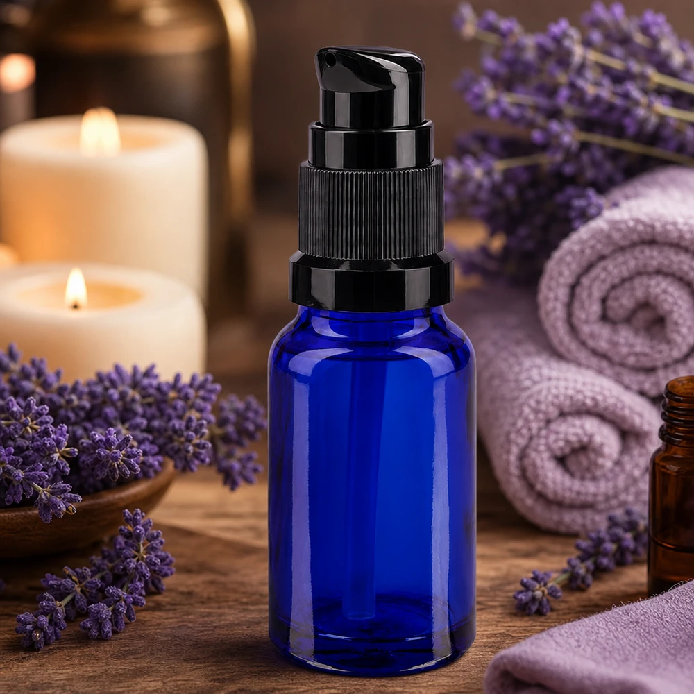 Lékárenská lahvička modrá 10ml s pumpičkovým uzávěrem černá standardní UV-schützendes blaues Glasfläschchen 10ml mit schwarzer Pumpe für Naturkosmetik