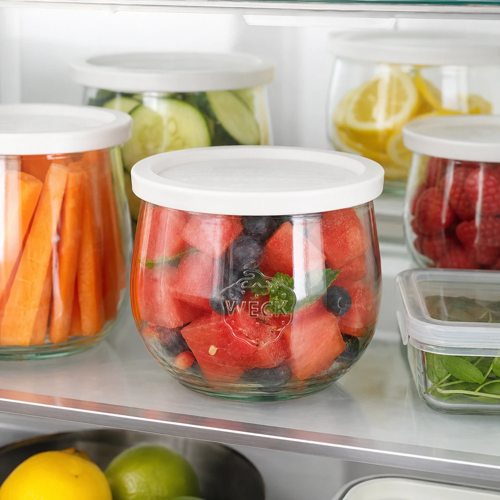 WECK Tulpenglas 580ml RR100 im Kühlschrank mit Obstsalat aus Wassermelone und Beeren als frische Meal Prep Lösung