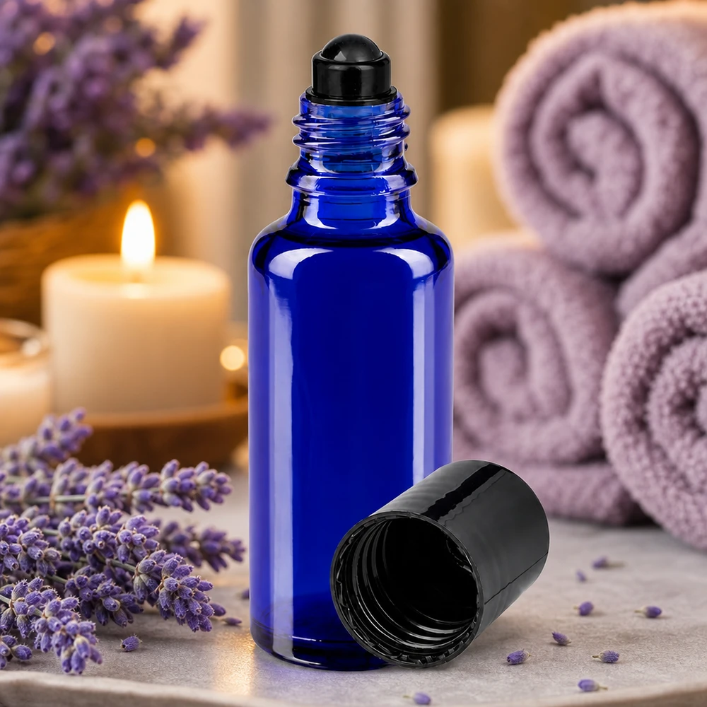 Hochwertige 30ml Roll-On Flasche in Kobaltblau mit schwarzem Aufsatz für ätherische Öle