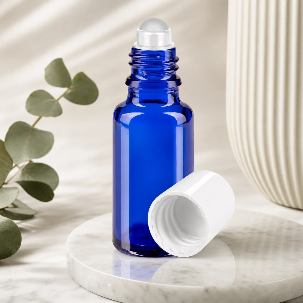 Lékárenská lahvička modrá 20ml roll-on uzávěr bílý Blaue 20ml Rollflasche aus Apothekenglas mit weißem Deckel für ätherische Öle und Parfum