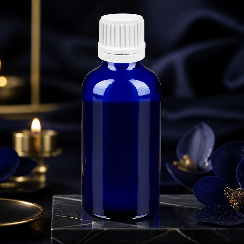 50ml lahvička s kapátkem 0,7 mm bílá s uzávěrem proti neoprávněné manipulaci BlueLine UT18/50. Robuste 50ml Tropfflasche aus dickem Kobaltglas mit langlebiger 0.7mm Tropfeinrichtung