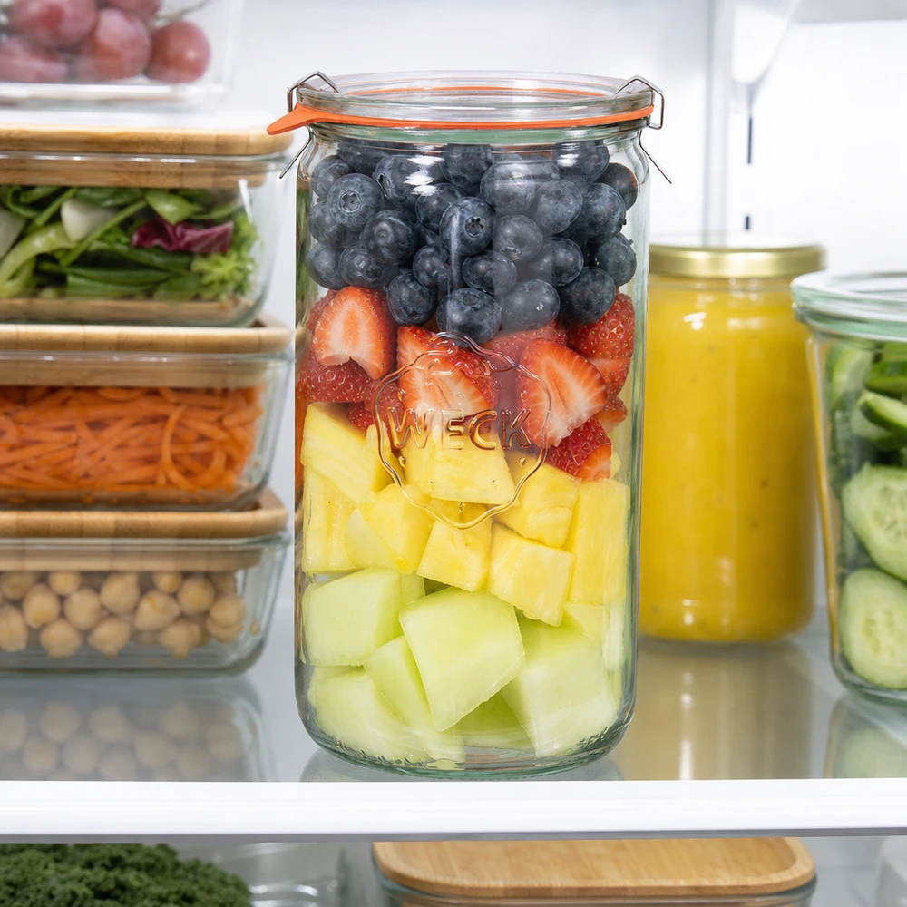 WECK Zylinderglas 1590ml RR100 im Kühlschrank mit Obstsalat Heidelbeeren Erdbeeren Ananas Melone Meal Prep