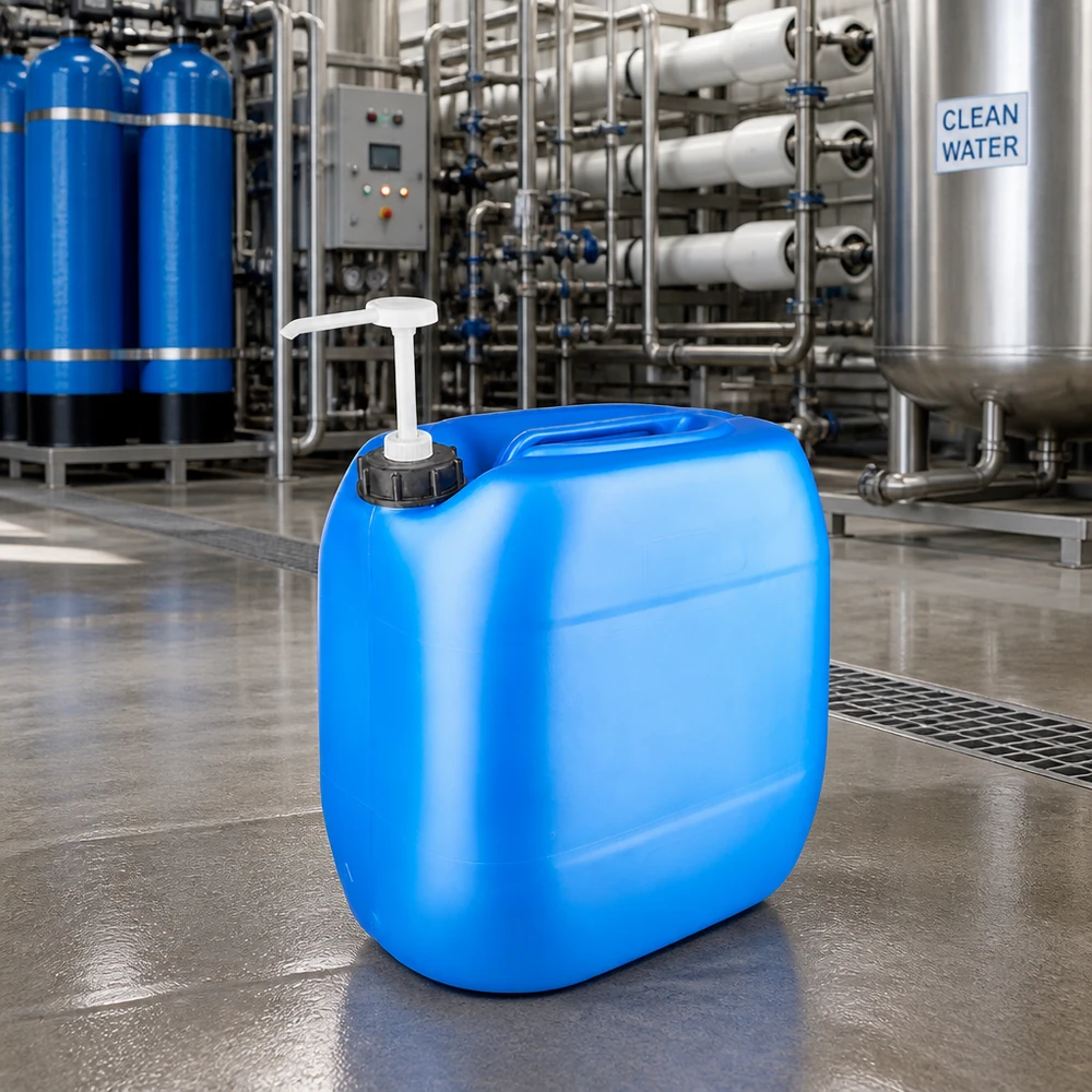 Kanystr 30 litrů modrý s dávkovacím čerpadlem Stapelbarer UN-Kanister 30 Liter blau mit Dosierpumpe für Chemikalien und Reinigungsmittel