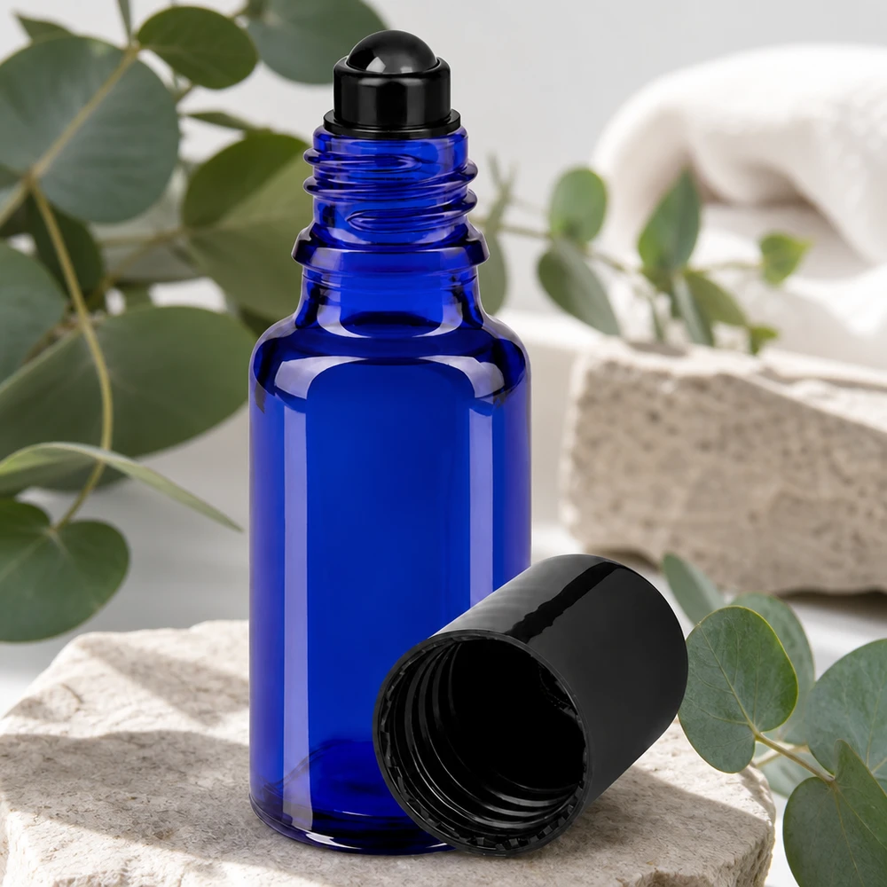 Apothekerglas 20ml in Blau mit schwarzem Rollaufsatz für Körperöle und Seren