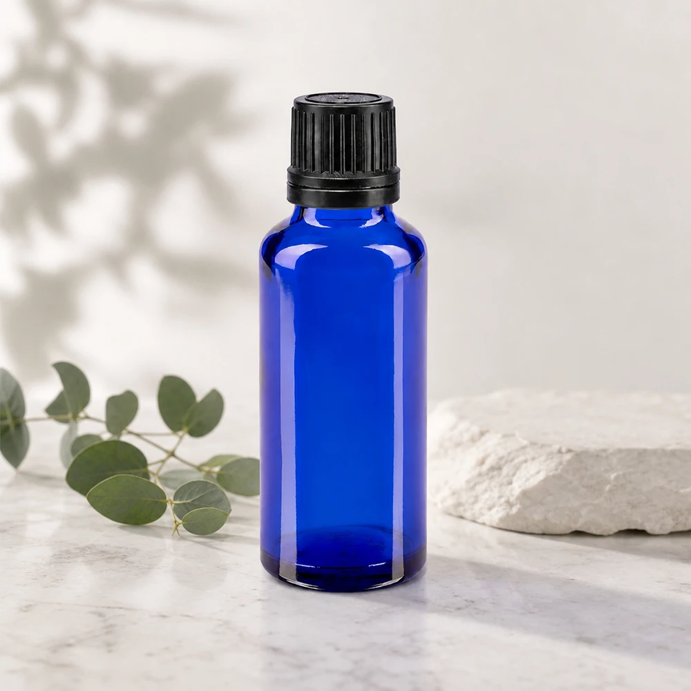 Lékárenská láhev modrá 30ml kapací uzávěr nalévací kroužek 1mm černý tamper evidentní uzávěr. Medizinische Blauglasflasche 30ml mit schmalem Flaschenhals und schwarzem OV-Aufsatz