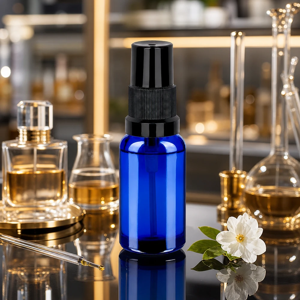 20ml lahvička s rozprašovačem černá standardní uzávěr BlueLine UT18/20 Langlebige 20ml Sprayflasche BlueLine UT18/20 aus blauem Glas mit auslaufsicherem Sprühverschluss