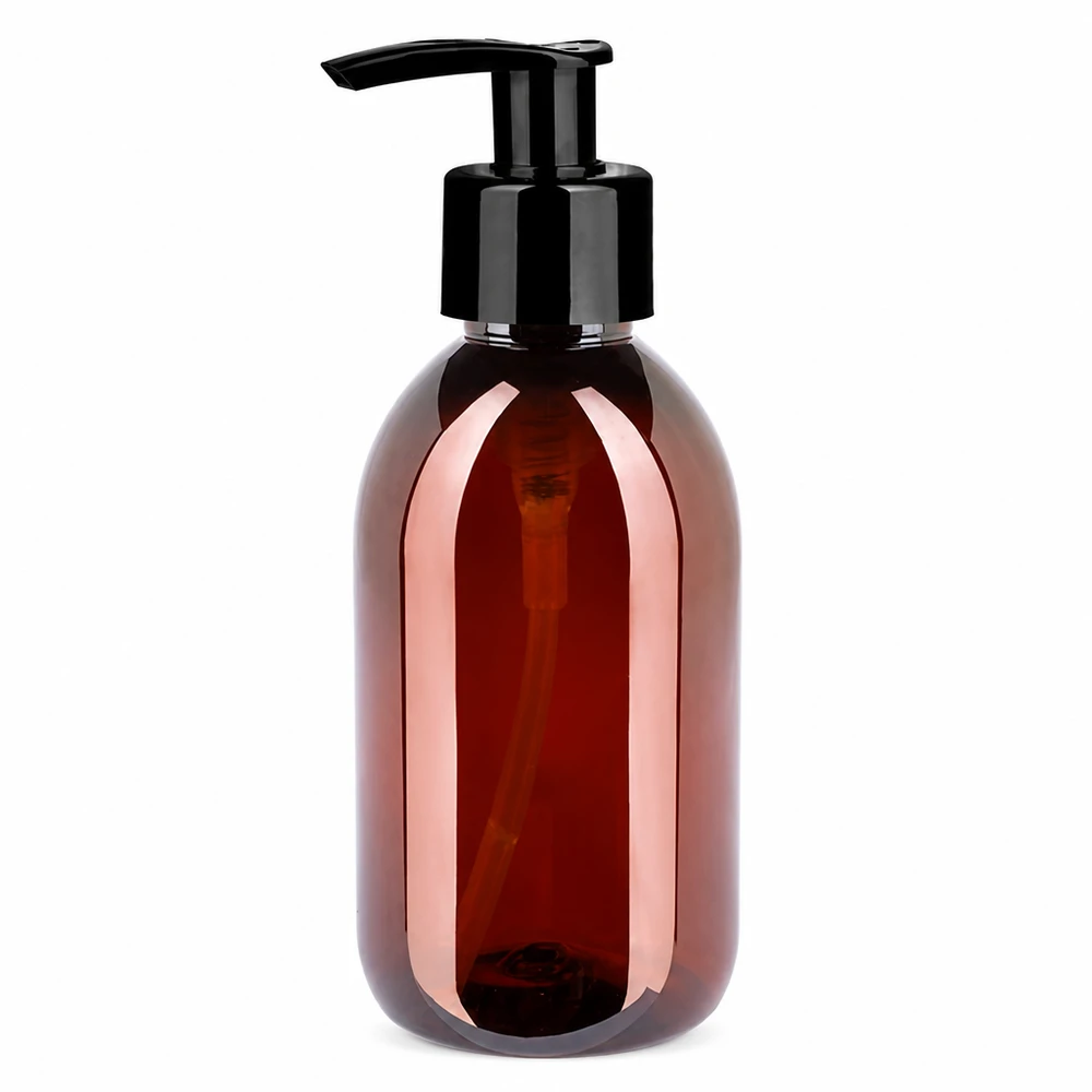 PET láhev 250ml s dávkovací pumpičkou černá PET láhev o objemu 250 ml, jantarově hnědá, s černou dávkovací pumpičkou pro kosmetiku a péči o tělo
