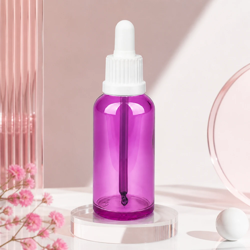 Stilvolle 50ml Glasflasche in trendigem Violett-Ton für hochwertige Beauty-Produkte