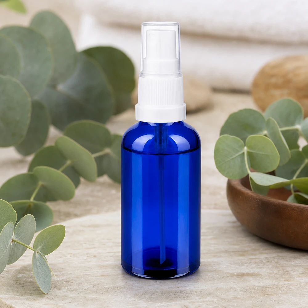50ml lahvička s rozprašovačem bílá/transparentní standardní uzávěr BlueLine UT18/50 Lichtschutz-Glasflasche 50ml mit Sprühkopf schützt empfindliche Inhaltsstoffe vor UV-Strahlung