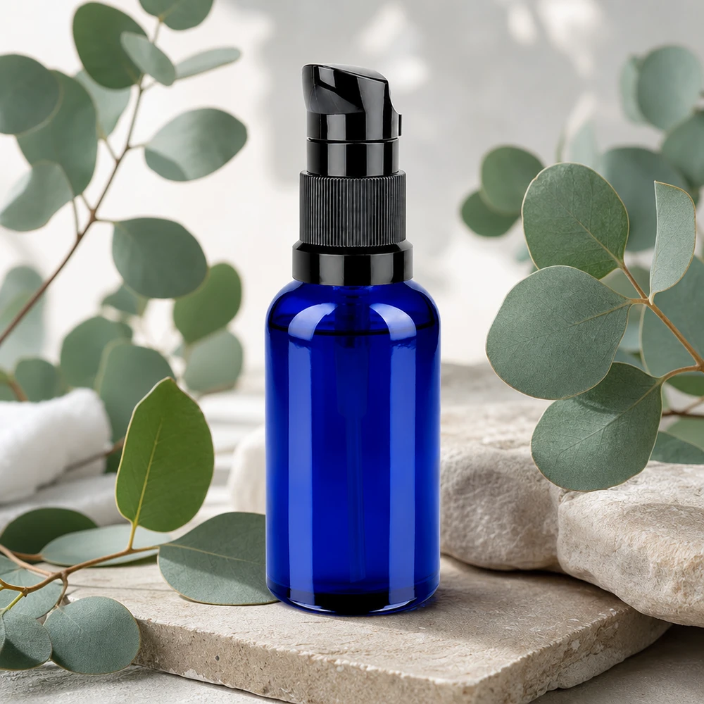 50ml láhev s pumpičkou černá standardní uzávěr BlueLine UT18/50 Stilvolle Pumpflasche 50ml in Blau mit mattem schwarzem Pumpkopf STD BlueLine UT18/50