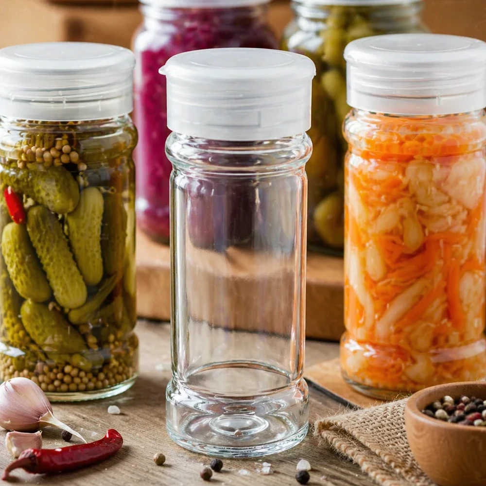 Dóza na sůl/koření 100ml s šejkrem bílá Schlankes Gewürzglas 100ml mit praktischem Streuer aus weißem Kunststoff für den Haushalt
