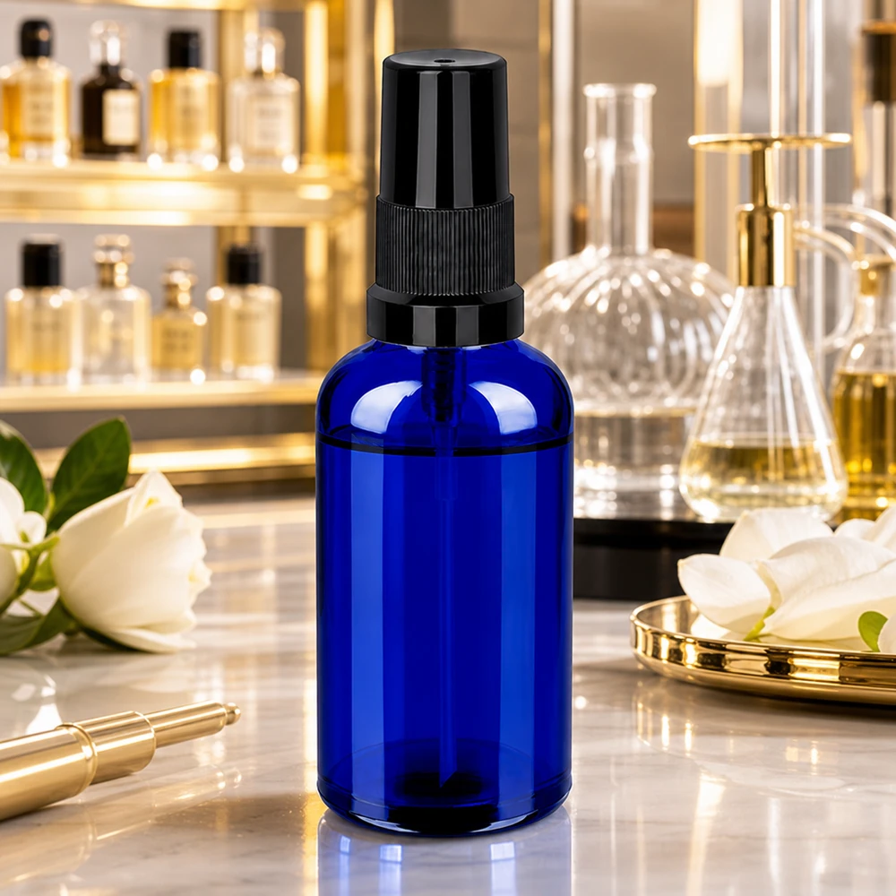50ml lahvička s rozprašovačem černá standardní uzávěr BlueLine UT18/50 Hochwertige 50ml BlueLine Sprayflasche mit lichtschützendem Glas und ergonomischem Design